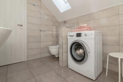 Bathroom Image of 1800 Sq.ft 3 BHK Apartment / Flat for sale in Juhu Mumbai for Rs. 55000000