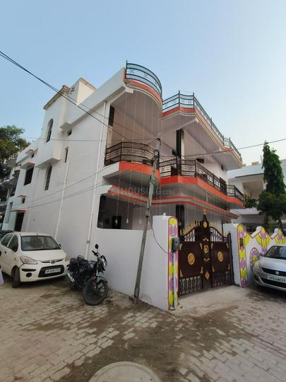 Husainabad Building 1