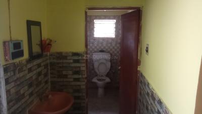Bathroom Image of 420 Sq.ft 2 BHK Apartment / Flat for rent in Airport Gate no. 1 Kolkata for Rs. 9500