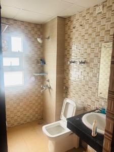 Bathroom Image of 1800 Sq.ft 3 BHK Apartment / Flat for rent in AWHO Vay Sector 8B G, Vrindavan Yojana Lucknow for Rs. 20000