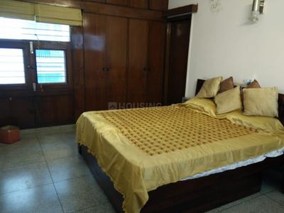 Bedroom Image of 1600 Sq.ft 2 BHK Apartment / Flat for rent in Sarva Priya Apartments, Hauz Khas New Delhi for Rs. 135000