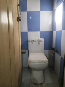 Common Bathroom Image of 990 Sq.ft 2 BHK Apartment / Flat for sale in Vikaspuri New Delhi for Rs. 7500000