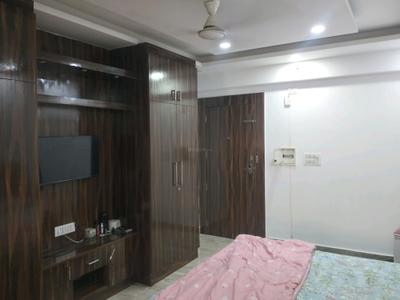 Bedroom Image of 367 Sq.ft 1 RK Apartment / Flat for rent in DLF Capital Greens Phase 1 And 2, Karampura New Delhi for Rs. 24000