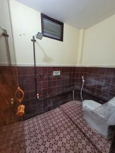 Bathroom Image of 1700 Sq.ft 3 BHK Independent House for rent in Kodungaiyur West Chennai for Rs. 25000