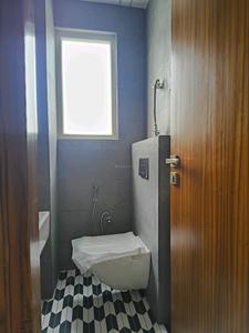 Common Bathroom Image of 2250 Sq.ft 4 BHK Builder Floor for sale in Indirapuram Ghaziabad for Rs. 23500000