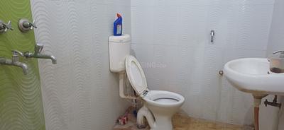 Bathroom Image of 800 Sq.ft 2 BHK Apartment / Flat for rent in Viswamitra Colony Buxar for Rs. 5500