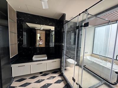 Bathroom Image of 4000 Sq.ft 4 BHK Builder Floor for sale in Maharani Bagh New Delhi for Rs. 250000000
