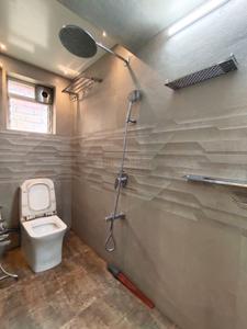 Bathroom Image of 670 Sq.ft 2 BHK Apartment / Flat for rent in Vile Parle East Mumbai for Rs. 85000