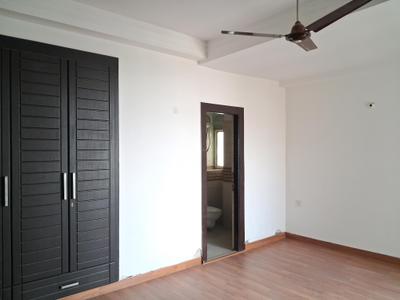 Bedroom Image of 1725 Sq.ft 3 BHK Apartment / Flat for sale in Amrapali Platinum, Sector 119 Noida for Rs. 14500000