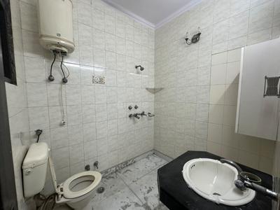 Bathroom Image of 1350 Sq.ft 3 BHK Builder Floor for rent in New Rajinder Nagar New Delhi for Rs. 63500