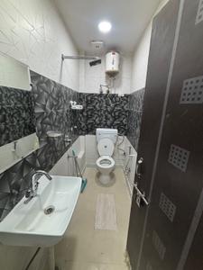 Bathroom Image of 600 Sq.ft 1 BHK Builder Floor for rent in Maurya Enclave, Pitampura New Delhi for Rs. 20000