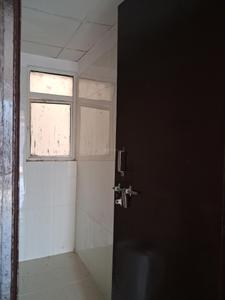 Common Bathroom Image of 1420 Sq.ft 3 BHK Apartment / Flat for sale in Amrapali Silicon City, Sector 76 Noida for Rs. 15800000