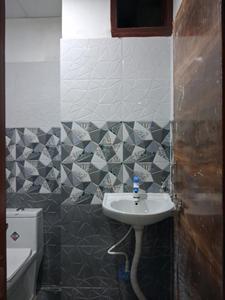 Common Bathroom Image of 1050 Sq.ft 2 BHK Apartment / Flat for sale in Sector 49 Noida for Rs. 4200004