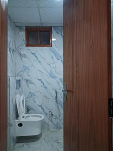 Common Bathroom Image of 1600 Sq.ft 3 BHK Apartment / Flat for sale in Sector 104 Noida for Rs. 7200000
