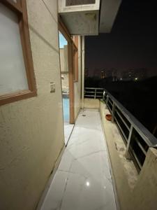 Balcony Image of 540 Sq.ft 1 RK Apartment / Flat for rent in South City 1 Floors, Sector 41 Gurgaon for Rs. 18500