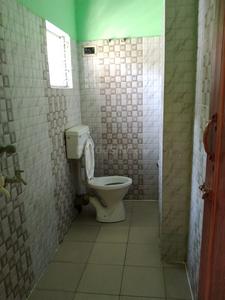 Bathroom Image of 650 Sq.ft 1 BHK Builder Floor for rent in Keshtopur Kolkata for Rs. 9000