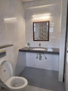 Bathroom Image of 1900 Sq.ft 3 BHK Apartment / Flat for rent in Panjim Goa for Rs. 70000