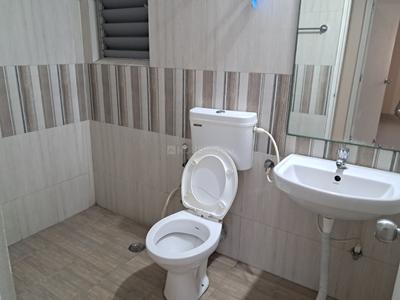 Bathroom Image of 911 Sq.ft 2 BHK Apartment / Flat for sale in Shapoorji Pallonji Western Heights Joyville, Kona Howrah for Rs. 4500000