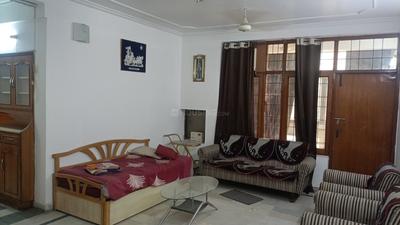 Living Room Image of 1600 Sq.ft 3 BHK Apartment / Flat for rent in Husainganj Lucknow for Rs. 43000