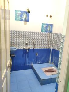 Bathroom Image of 700 Sq.ft 1 BHK Independent House for rent in Navalur Chennai for Rs. 14000