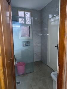 Bathroom Image of 1800 Sq.ft 2.5 BHK Builder Floor for rent in Sector 41 Noida for Rs. 35000