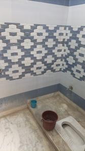 Bathroom Image of 1350 Sq.ft 3 BHK Builder Floor for rent in Lohia Nagar Meerut for Rs. 10000