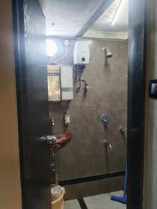Bathroom Image of 800 Sq.ft 2.5 BHK Apartment / Flat for sale in Westin SBI Milan, Andheri West Mumbai for Rs. 22500000