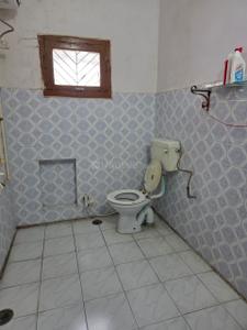 Bathroom Image of 250 Sq.ft 1 RK Independent House for rent in Indira Nagar Lucknow for Rs. 9000