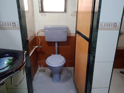 Bathroom Image of 450 Sq.ft 1 BHK Apartment / Flat for rent in Dombivli East Thane for Rs. 13000