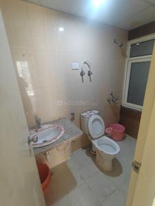 Bathroom Image of 850 Sq.ft 2 BHK Apartment / Flat for sale in Mahagun Mantra II, Noida Extension Greater Noida for Rs. 6200000