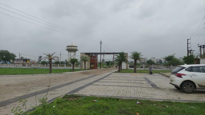 Anant Tanishq Corridor 2 Main Image 1