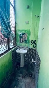 Bathroom Image of 450 Sq.ft 2 BHK Independent House for rent in Sangam Vihar New Delhi for Rs. 10000