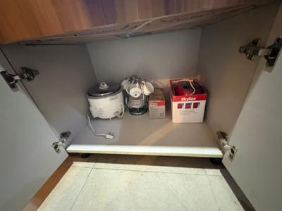 Kitchen Image of 435 Sq.ft Studio Studio for rent in Paramount Pine And Oak Studio, Surajpur Greater Noida for Rs. 14500
