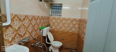 Bathroom Image of 600 Sq.ft 1 BHK Builder Floor for rent in Banaswadi Bengaluru for Rs. 14000