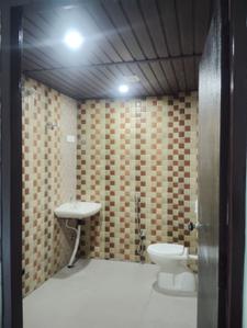 Bathroom Image of 700 Sq.ft 2 BHK Apartment / Flat for rent in Bhanpur Bhopal for Rs. 4500