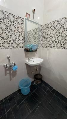 Bathroom Image of 1000 Sq.ft 1 BHK Apartment / Flat for rent in Mahalakshmi Nagar Indore for Rs. 30000