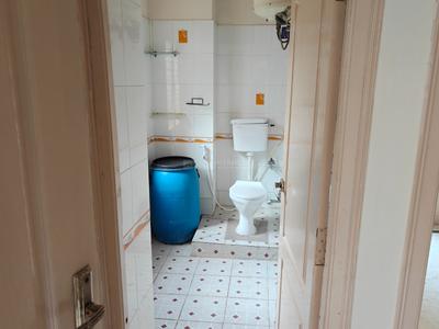 Bathroom Image of 750 Sq.ft 2 BHK Independent House for rent in Adugodi Bengaluru for Rs. 24000