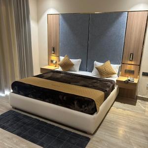 Bedroom Image of 3500 Sq.ft 4.5 BHK Apartment / Flat for rent in Trikuta Nagar Jammu for Rs. 54999