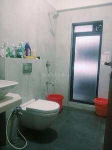 Bathroom Image of 1500 Sq.ft 4 BHK Apartment / Flat for rent in Mulund West Mumbai for Rs. 110000