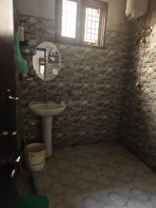 Bathroom Image of 400 Sq.ft 2 BHK Apartment / Flat for rent in Gangayal Jammu for Rs. 10000