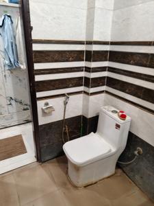 Bathroom Image of 1000 Sq.ft 2.5 BHK Builder Floor for rent in Sector 6 Gurgaon for Rs. 16000