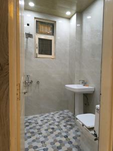 Common Bathroom Image of 1410 Sq.ft 3 BHK Builder Floor for sale in Indirapuram Ghaziabad for Rs. 10500000