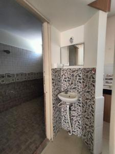 Bathroom Image of 1000 Sq.ft 2 BHK Builder Floor for rent in Indira Nagar Bengaluru for Rs. 37000