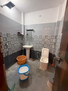 Bathroom Image of 1250 Sq.ft 2 BHK Builder Floor for rent in Indira Nagar Lucknow for Rs. 25000