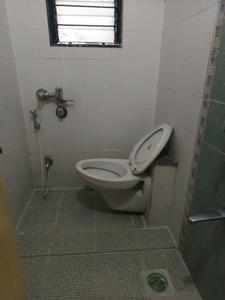 Common Bathroom Image of 1050 Sq.ft 2 BHK Apartment / Flat for rent in Magarpatta Iris, Magarpatta City Pune for Rs. 38000