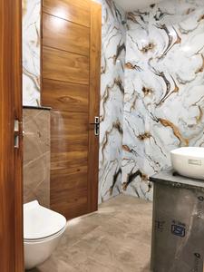 Common Bathroom Image of 2160 Sq.ft 3 BHK Builder Floor for rent in Sector 57 Gurgaon for Rs. 60000