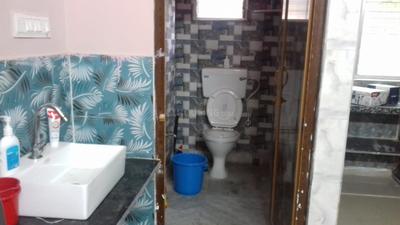 Bathroom Image of 420 Sq.ft 1 BHK Apartment / Flat for rent in South Dum Dum Kolkata for Rs. 8500