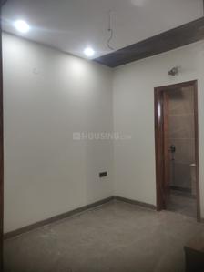 Bedroom Image of 750 Sq.ft 2 BHK Builder Floor for rent in Shalimar Bagh New Delhi for Rs. 33000