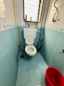 Bathroom Image of 250 Sq.ft 1 RK Apartment / Flat for rent in Worli Mumbai for Rs. 37000