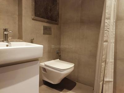 Bathroom Image of 1380 Sq.ft 2 BHK Apartment / Flat for rent in Supertech Supernova, Sector 94 Noida for Rs. 52000